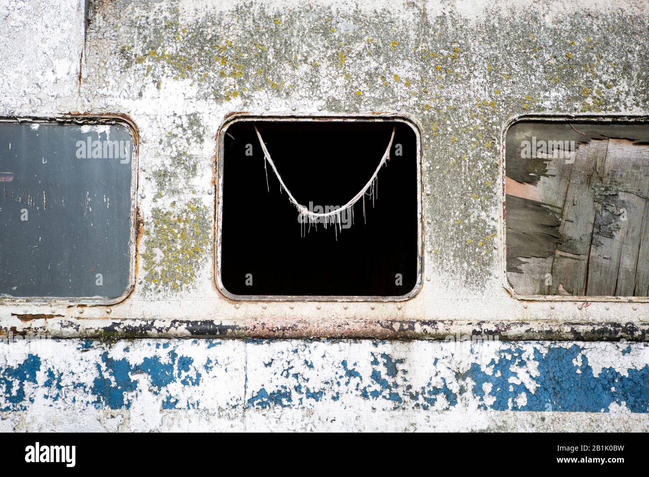 Une fenêtre cassée sur le bateau-ferry Royal Iris Banque D'Images