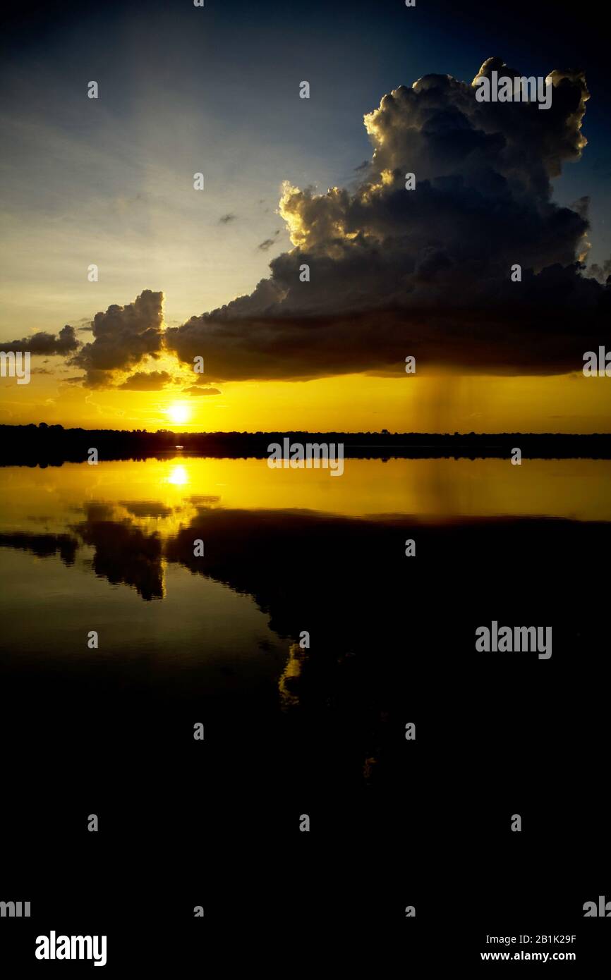 Paysage, Coucher De Soleil, Rivière Negro, Novo Airão, Amazonas, Brésil Banque D'Images