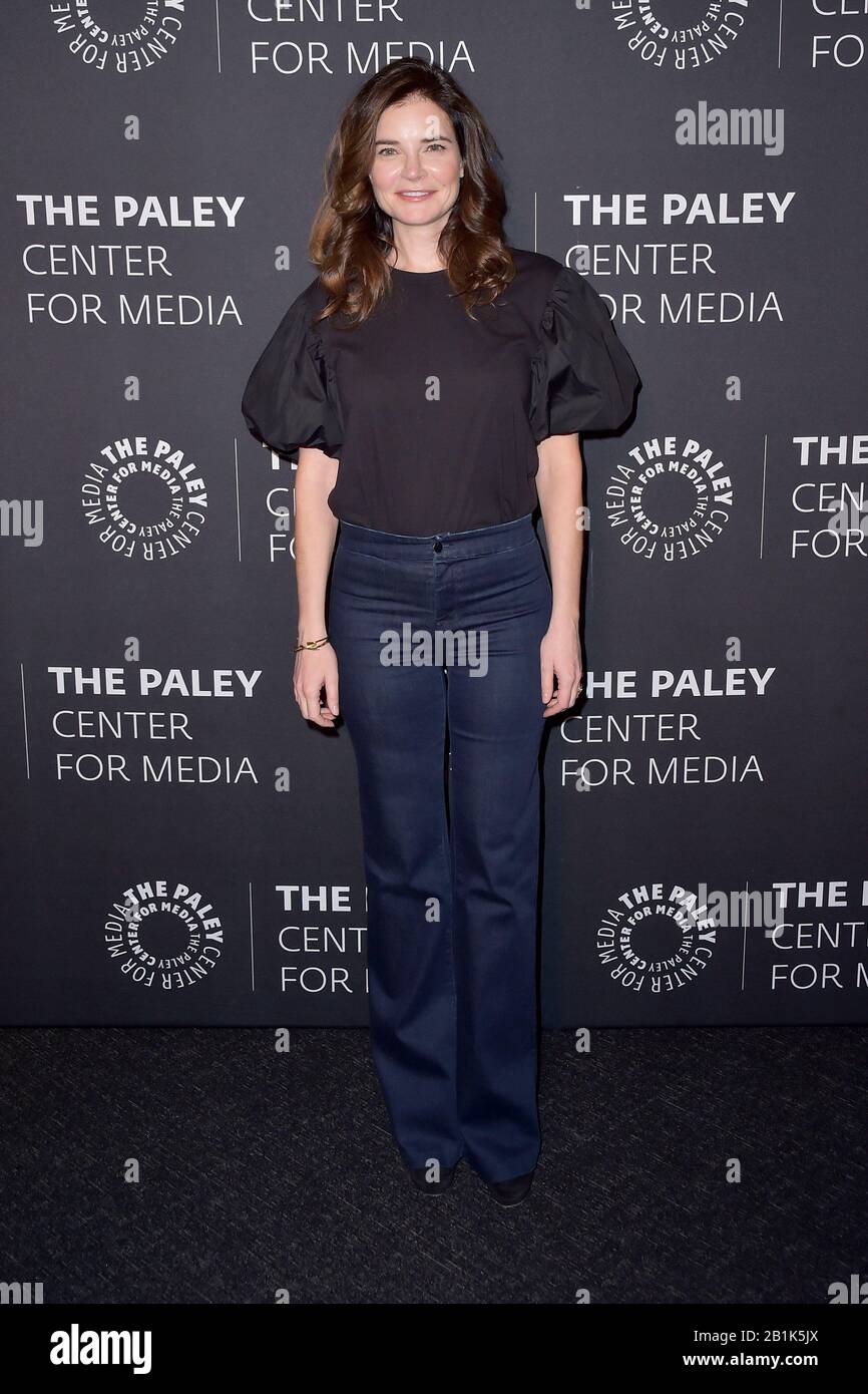 Los Angeles, États-Unis. 25 février 2020. Betsy Brandt criblage de la série ABC TV 'UN Million De Petites Choses' au Paley Center for Medie. Los Angeles, le 25 février 2020 | utilisation dans le monde crédit: DPA/Alay Live News Banque D'Images