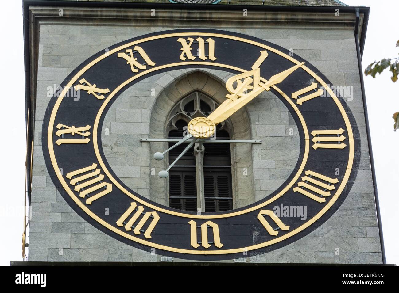 Zurich, Suisse – 25 Juin 2016. L'horloge de l'église Saint-Pierre à Zurich. L'horloge de l'église est la plus grande horloge de tour face en Europe, l'o Banque D'Images