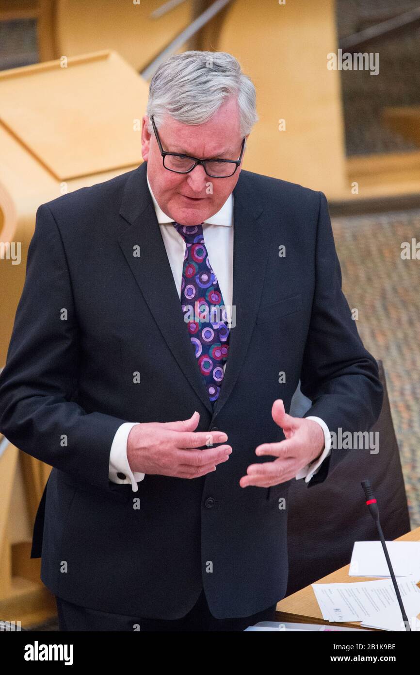 Édimbourg, Royaume-Uni. 26 février 2020. Photo : Fergus Ewing MSP - Secrétaire du Cabinet pour l'économie rurale. Déclaration Ministérielle : Moderniser Et Renforcer La Pêche Côtière De L'Écosse. Scènes de l'intérieur de la chambre de débat du Parlement écossais. Crédit : Colin Fisher/Alay Live News Banque D'Images