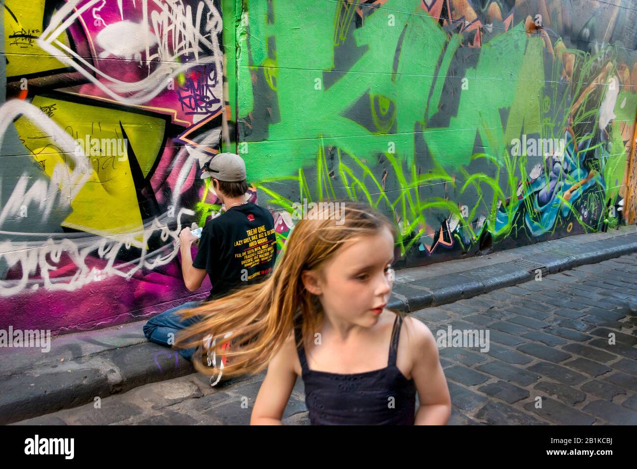 Graffiti wall art little girl Banque de photographies et d'images à haute  résolution - Alamy