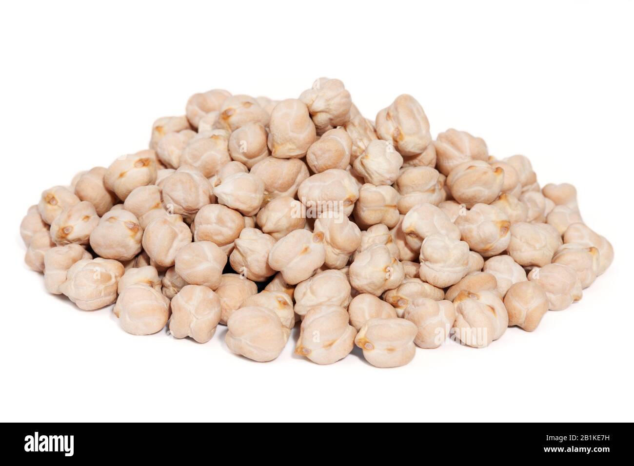 Pieu Des Pois Chiches isolés sur fond blanc. Aussi appelé Garbanzo Bean ou Ceci Bean. Originaire du Moyen-Orient, saveur douce et douce Banque D'Images