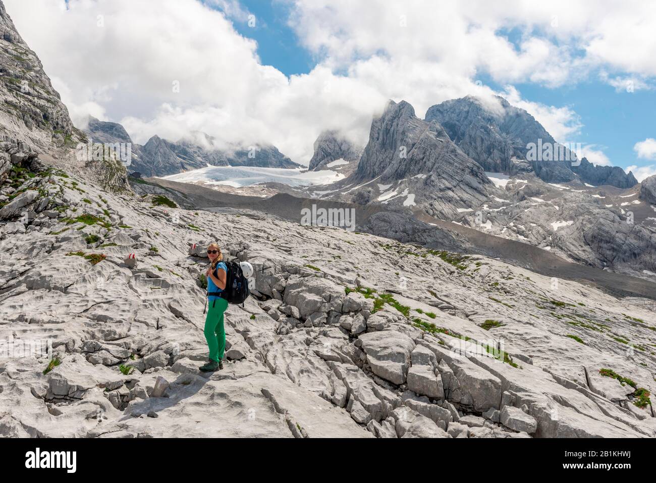 Randonneur, Paysage Alpin, Grand Glacier De Gosau, Dachstein Et Torstein, Salzkammergut, Haute-Autriche, Autriche Banque D'Images