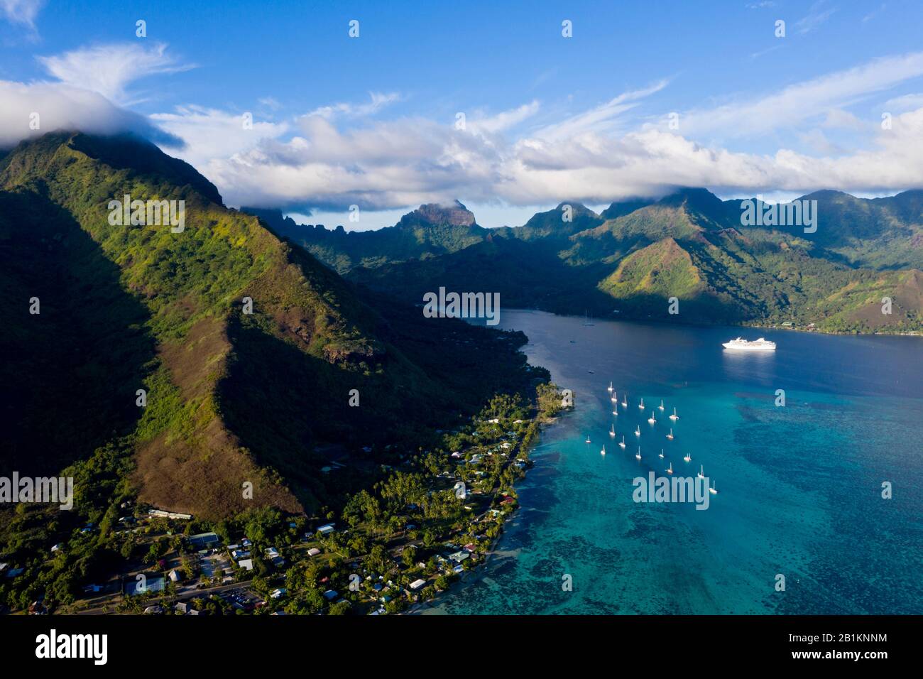 Vue Aérienne De La Baie D'Opunohu, Moorea, Polynésie Française Banque D'Images