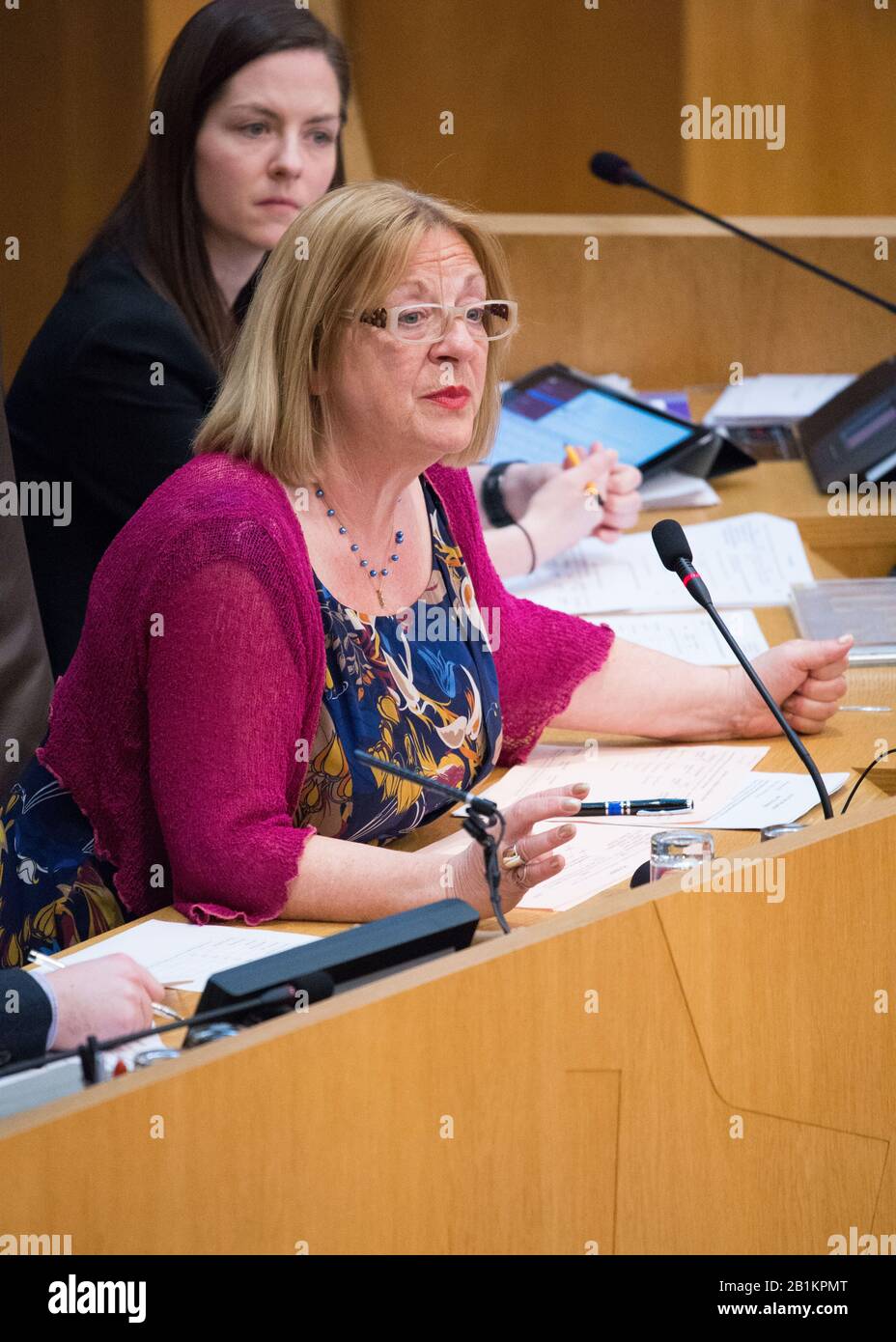 Édimbourg, Royaume-Uni. 26 février 2020. Photo: Linda Fabiani MSP - Députe Présidente du Tribunal rendant un rappel au Règlement concernant une plainte déposée par Liam Kerr au sujet de l'utilisation de la langue Humza Yousaf faite lorsqu'il a reffé aux conservateurs voler de l'argent dans le dernier budget. Débat des conservateurs écossais: Liam Kerr S5M-20979 police Ecosse Sous-Financé dans le projet de budget Que le Parlement estime que police Ecosse est sous-financé dans le projet de budget 2020-21. Crédit : Colin Fisher/Alay Live News Banque D'Images