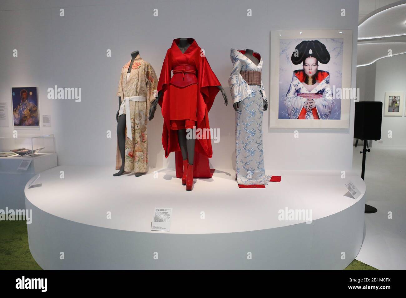 Première exposition majeure de l'Europe sur kimono avec des vêtements  portés par Madonna, Freddie Mercury et David Bowie, L'exposition comprend  de rares kimono du 17 e et 18 e siècle exposés pour