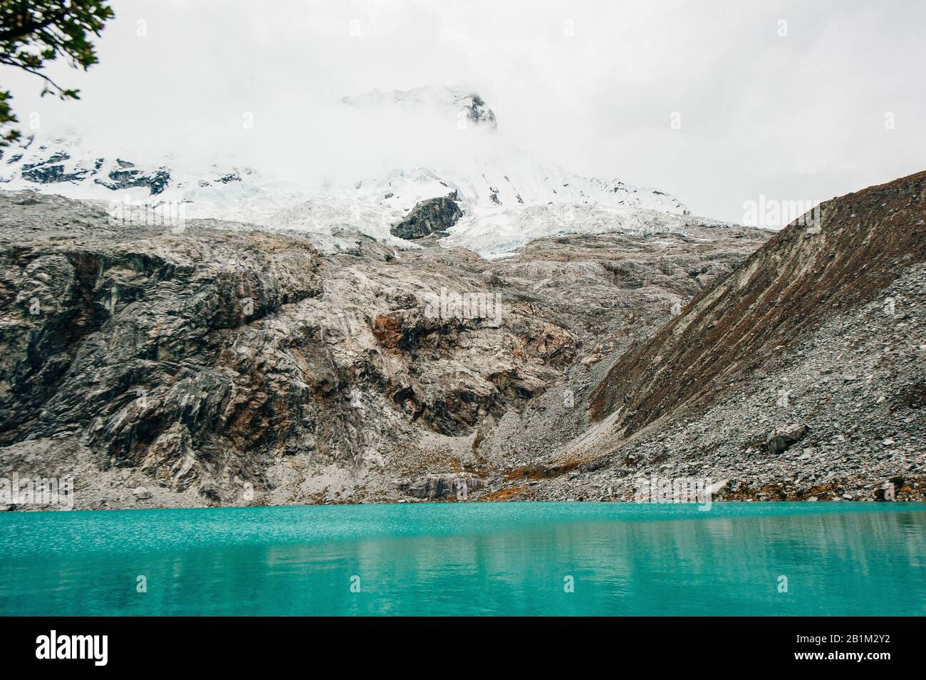 Vue majestueuse de Laguna 69 à Huaraz au Pérou Banque D'Images