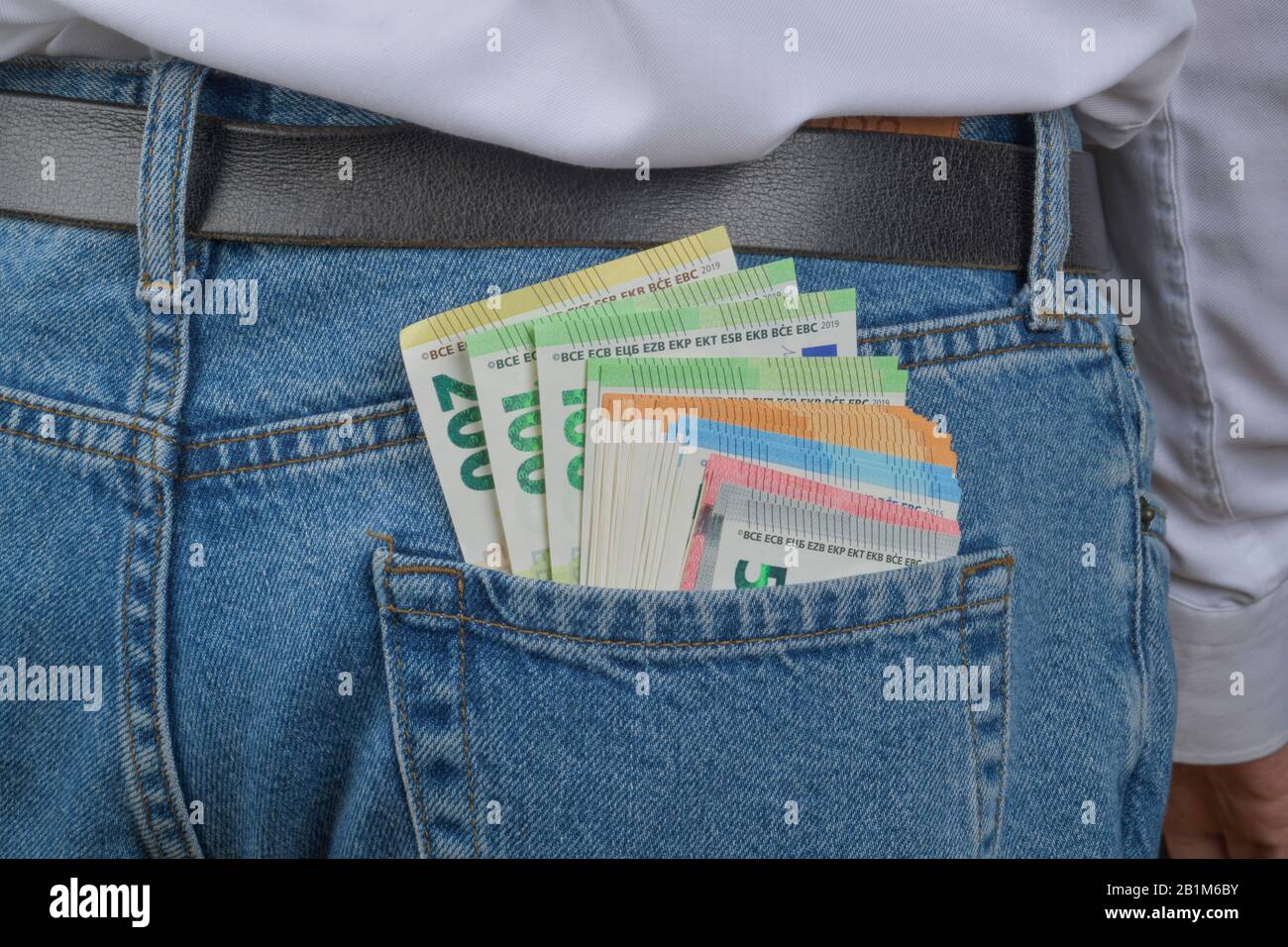 Taschengeld, Hosentasche, Euroscheine, Symbolfoto, Studioaufnahme Banque D'Images