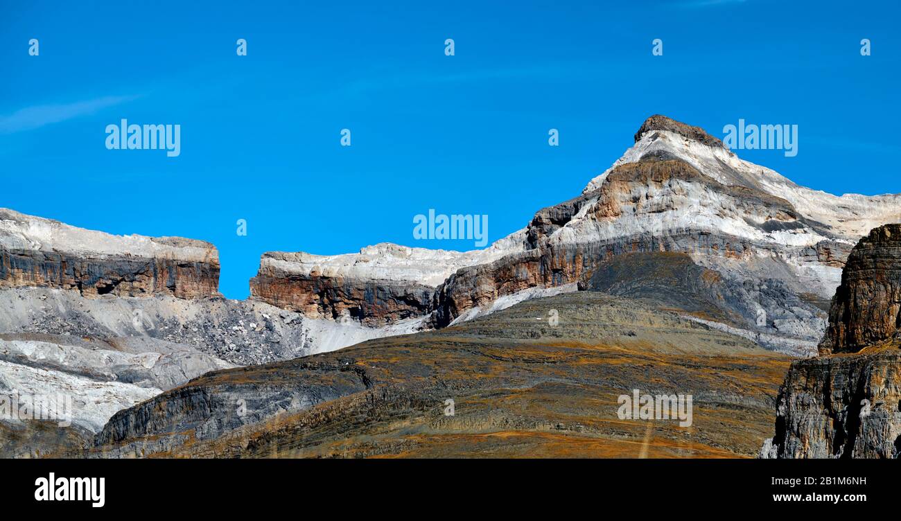 Le passe de montagne des famans ' la Brecha de Roland ' ( La Rupture de Roland) Parc National d'Ordesa et Monte Perdido. Pyrénées, Espagne. Banque D'Images