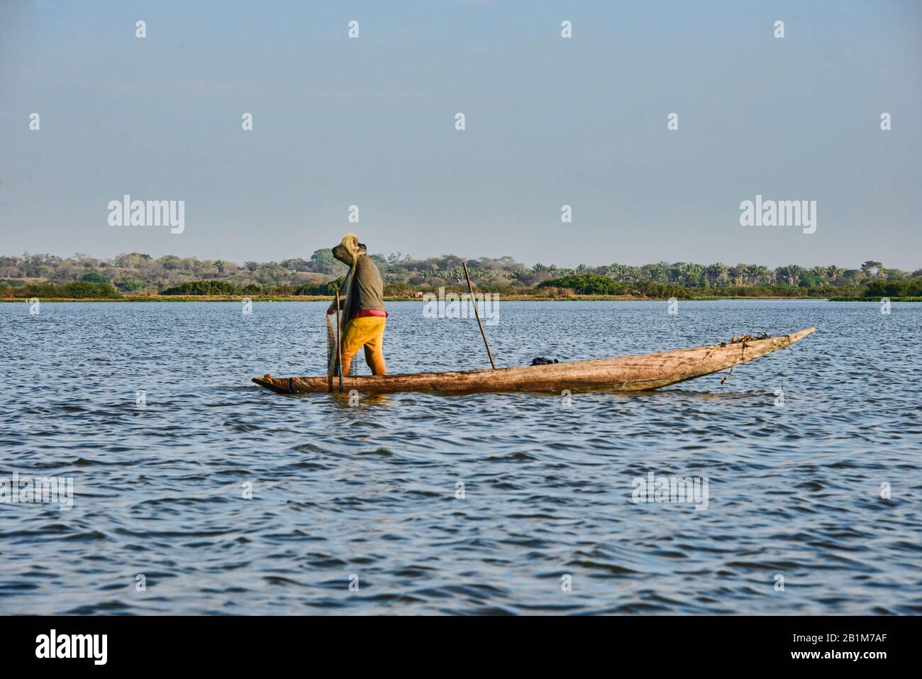 Pêcheur sur le Rio Magdalena, Santa Cruz de Mompole, Bolivar, Colombie Banque D'Images