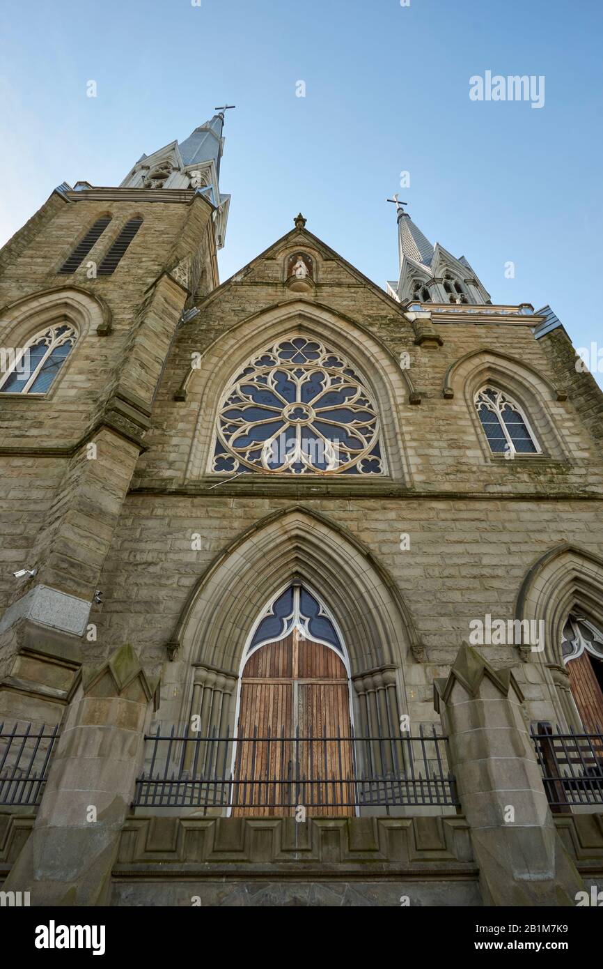 Entrée à la cathédrale Saint-Rosaire de style gothique du XIXe siècle au centre-ville de Vancouver, C.-B., Canada Banque D'Images