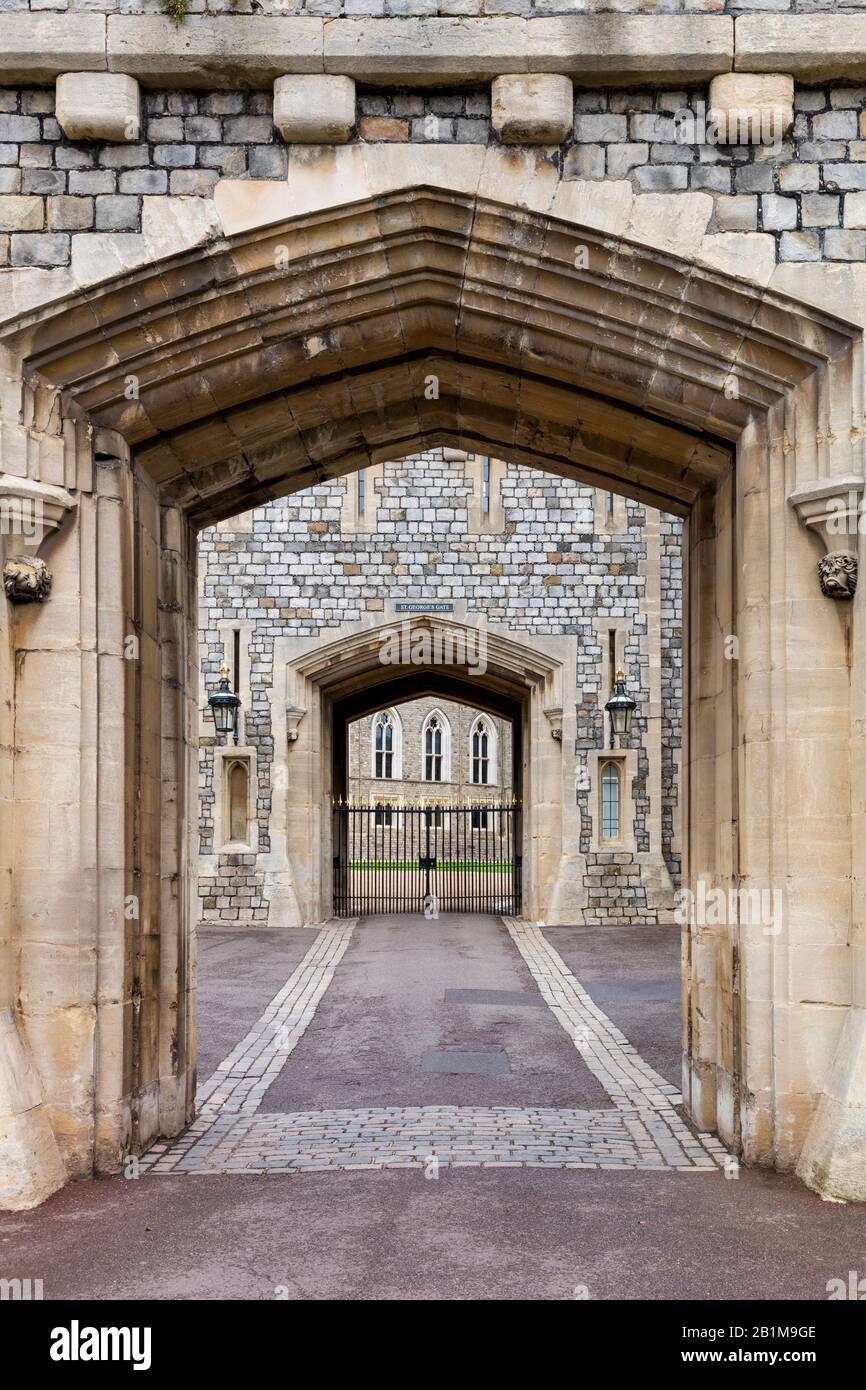Porte Saint-George vers le château de Windsor, Windsor, Angleterre, Royaume-Uni Banque D'Images