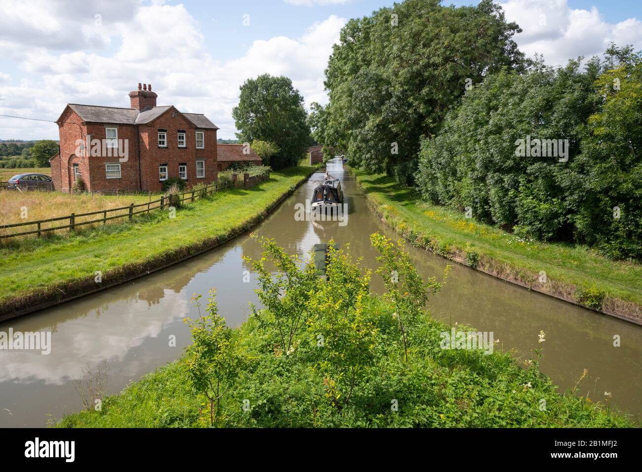 Bateau-canal longeant le canal d'Oxford à Braunston, Northamptonshire, Angleterre Banque D'Images