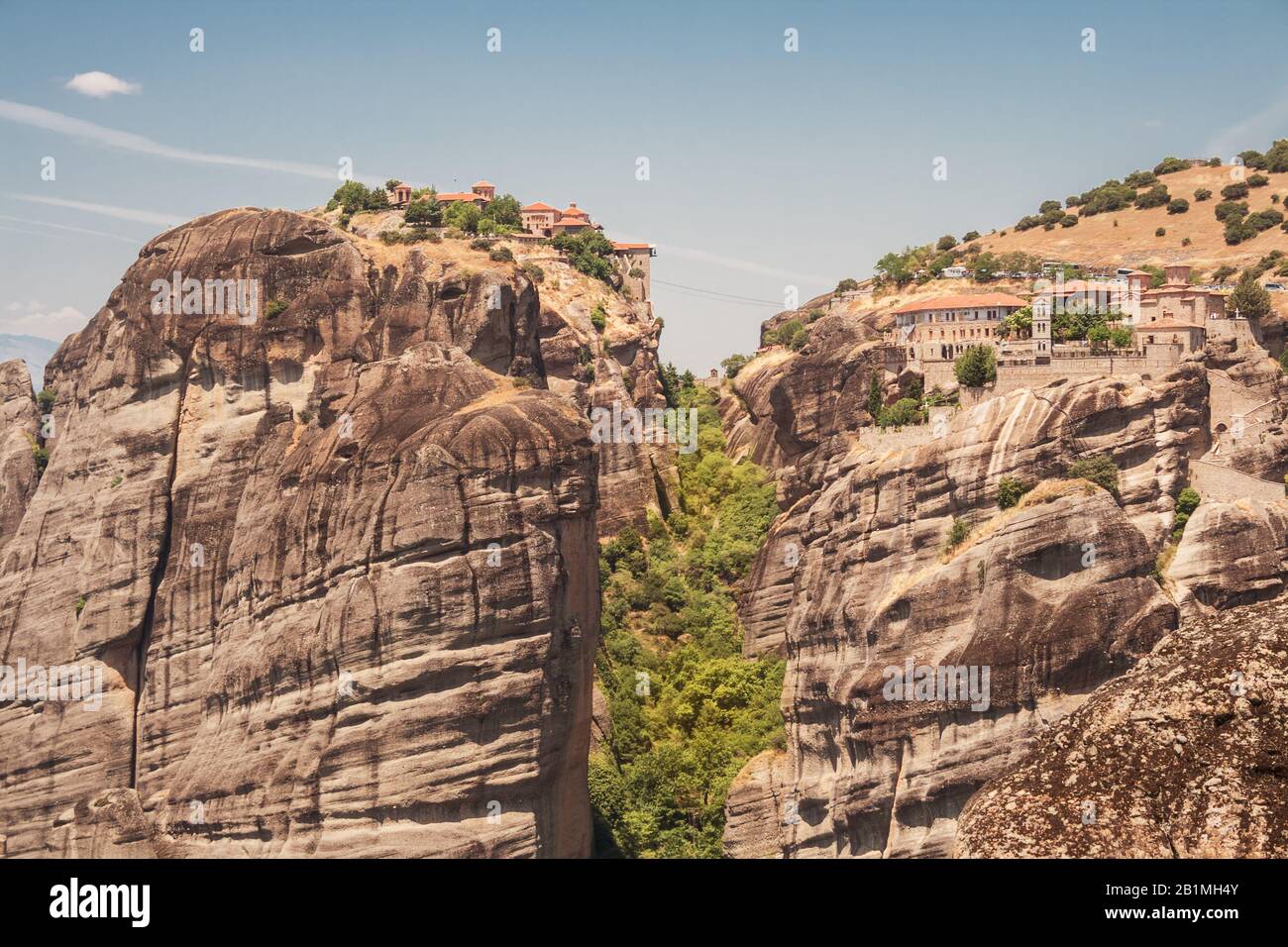 Monastères de Meteora Varlaam et Transfiguration (Grand Expo-météoron) situé au sommet d'une falaise Banque D'Images