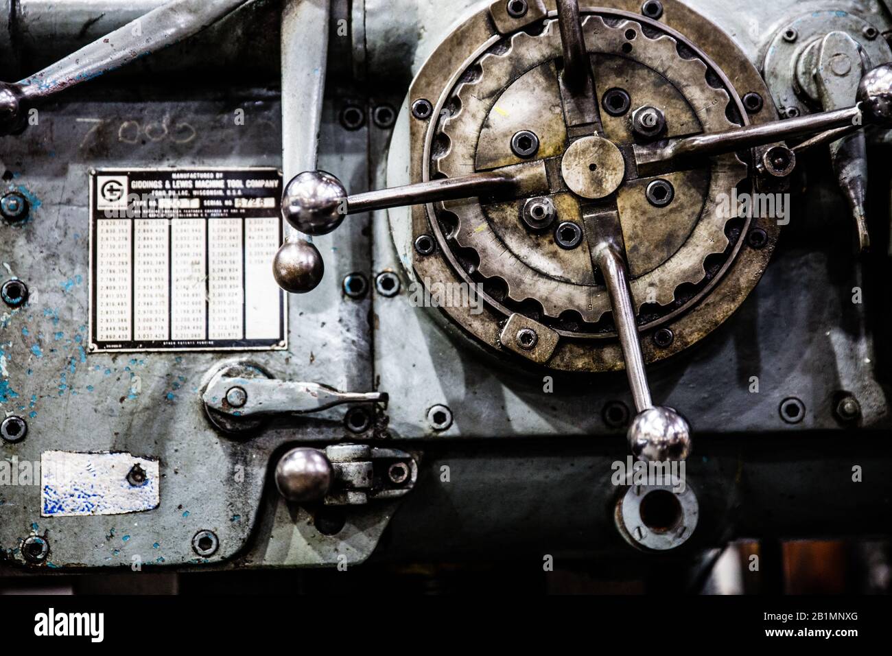 Une machine de travail de gros plan et de métal industriel. Banque D'Images