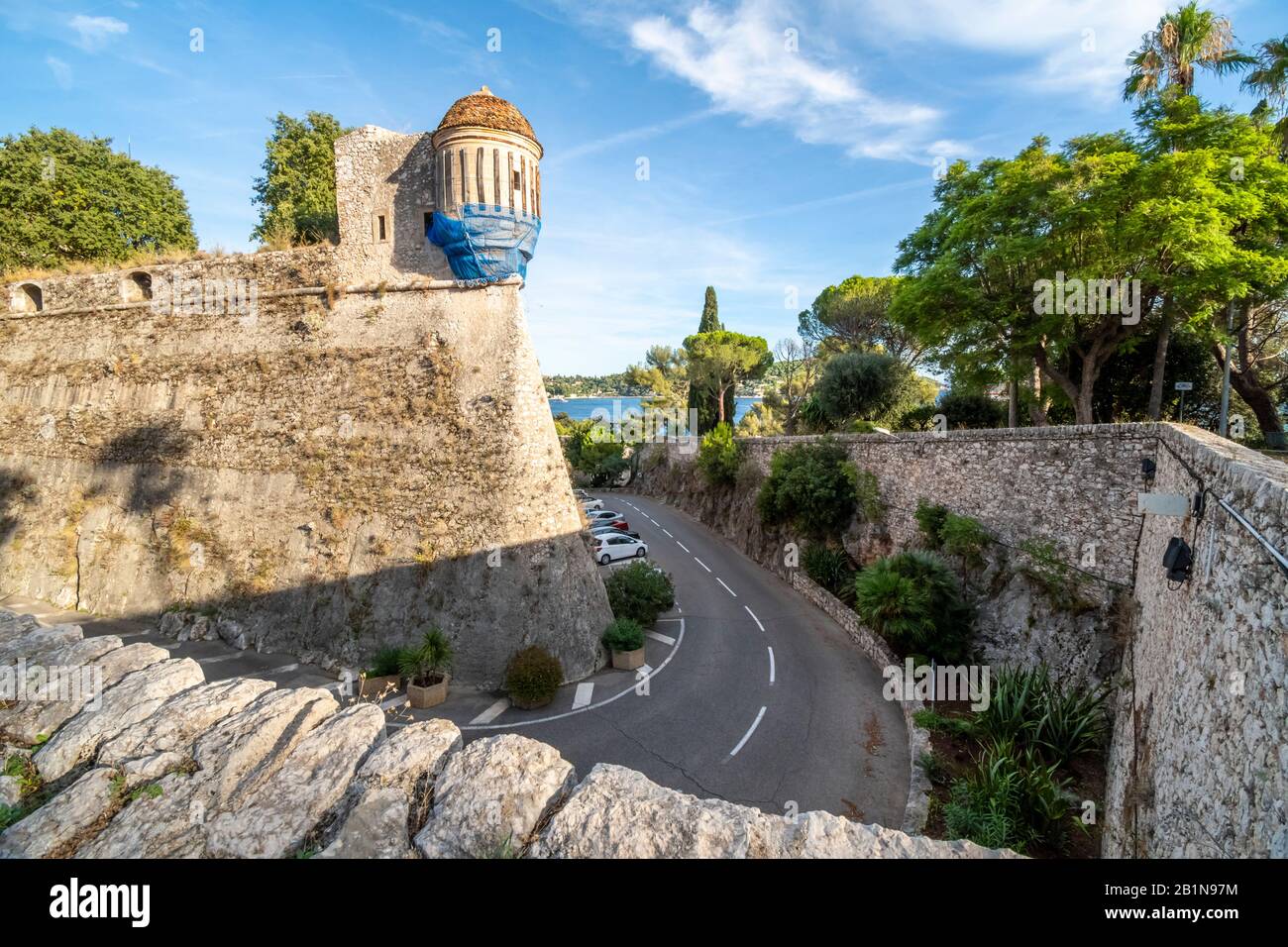 L'ancienne Citadelle Saint-Elme, ou Citadelle de la forteresse d'Elmo le long de la côte méditerranéenne à la ville de Villefranche-sur-Mer, France. Banque D'Images