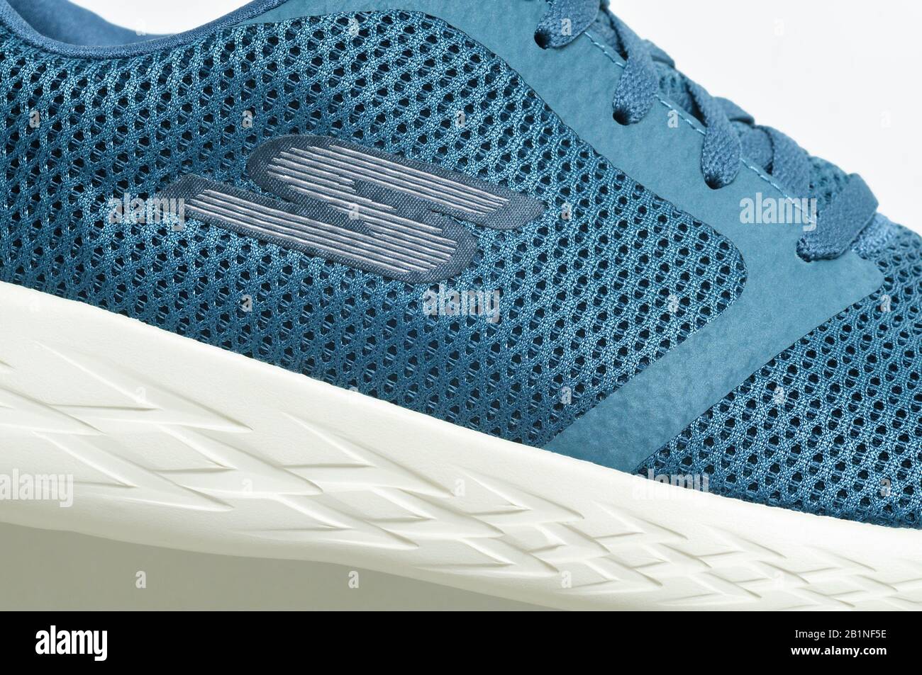 Baskets / baskets Skechers avec logo S Banque D'Images