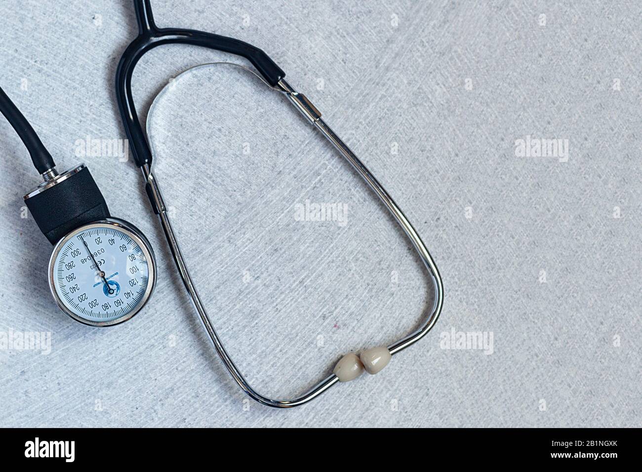 Stéthoscope, phonendoscope sur le marbre. Vue de dessus. Banque D'Images