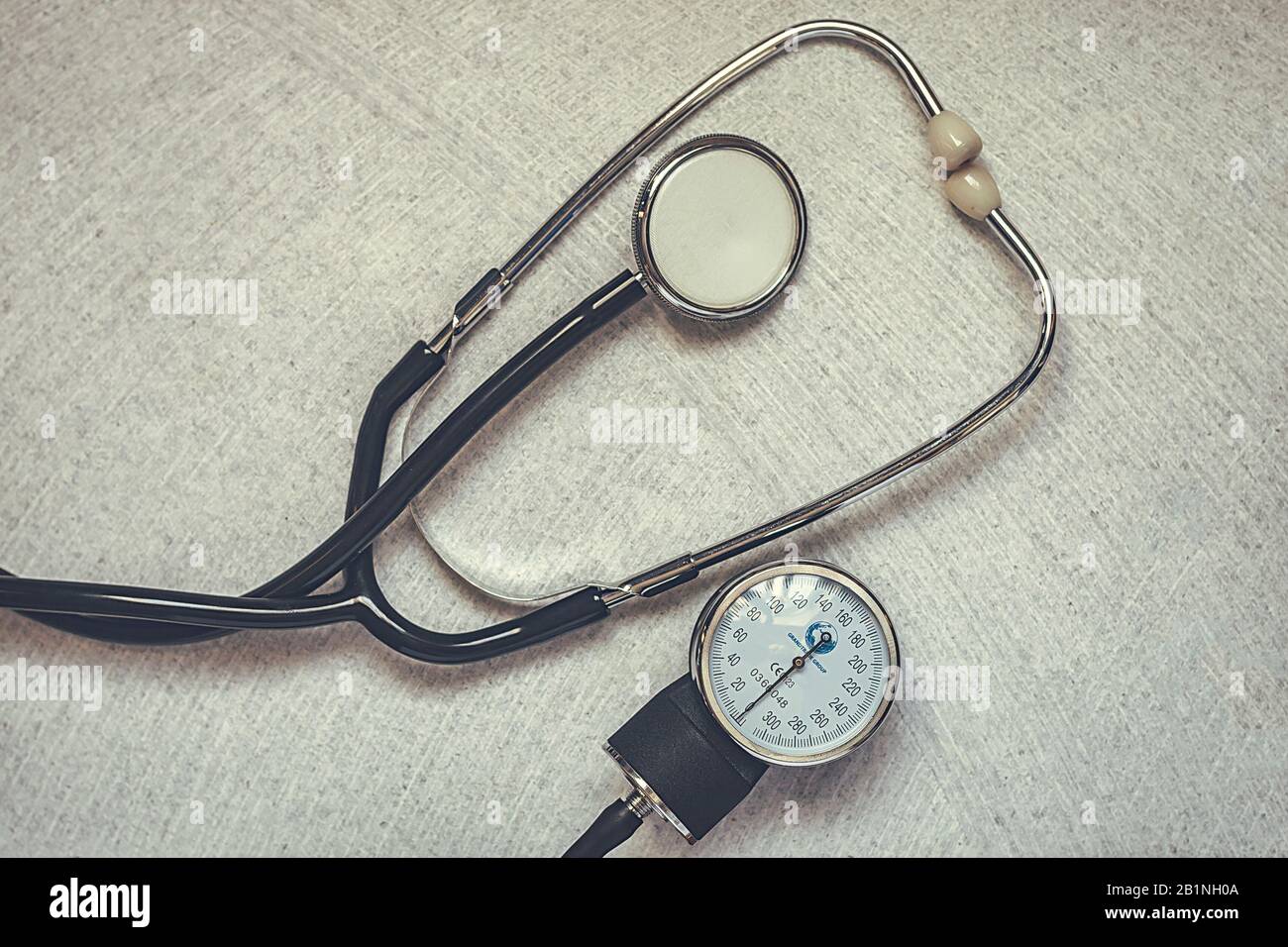 Stéthoscope, phonendoscope sur le marbre. Vue de dessus Banque D'Images