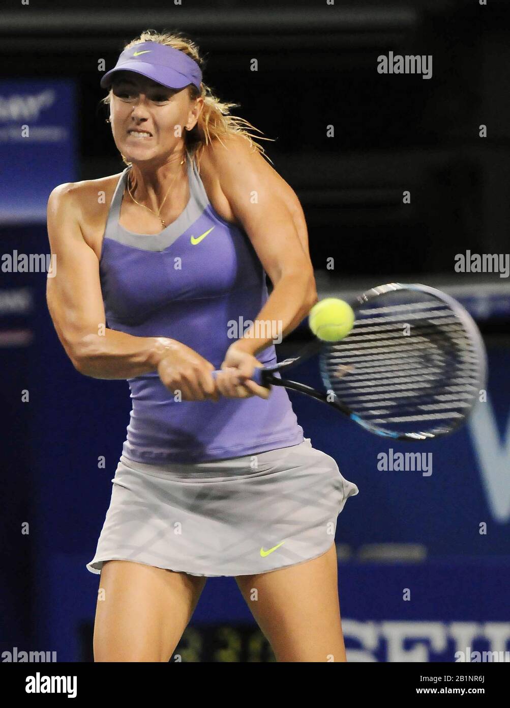 Photo de fichier prise en septembre 2012 montre le joueur de tennis russe Maria Sharapova en compétition au Toray Pan Pacific Open à Tokyo. La gagnante de cinq ans du Grand Chelem a annoncé sa retraite le 26 février 2020. (Kyodo)==Kyodo Photo Via Credit: Newscom/Alay Live News Banque D'Images