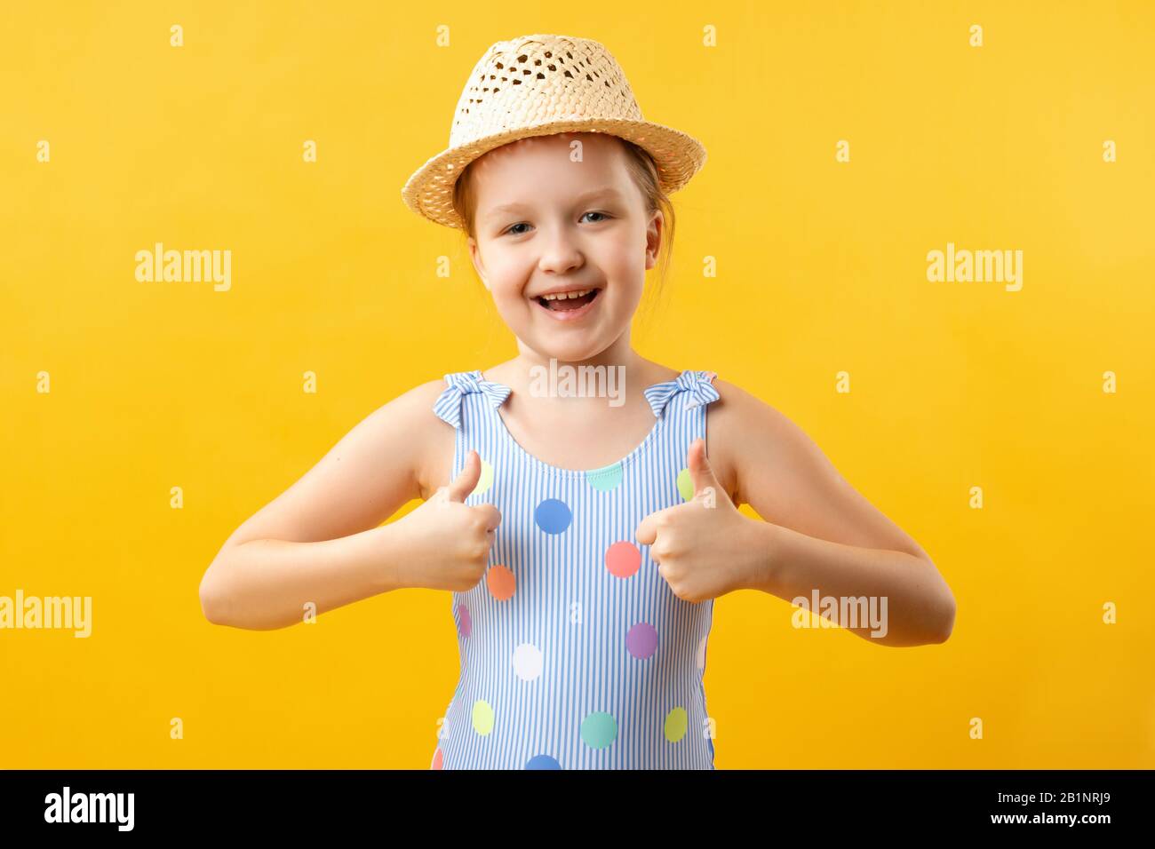 Enfant En Maillot De Bain Banque D Image Et Photos Alamy Enfant En Maillot De Bain Banque D Image Et Photos Alamy
