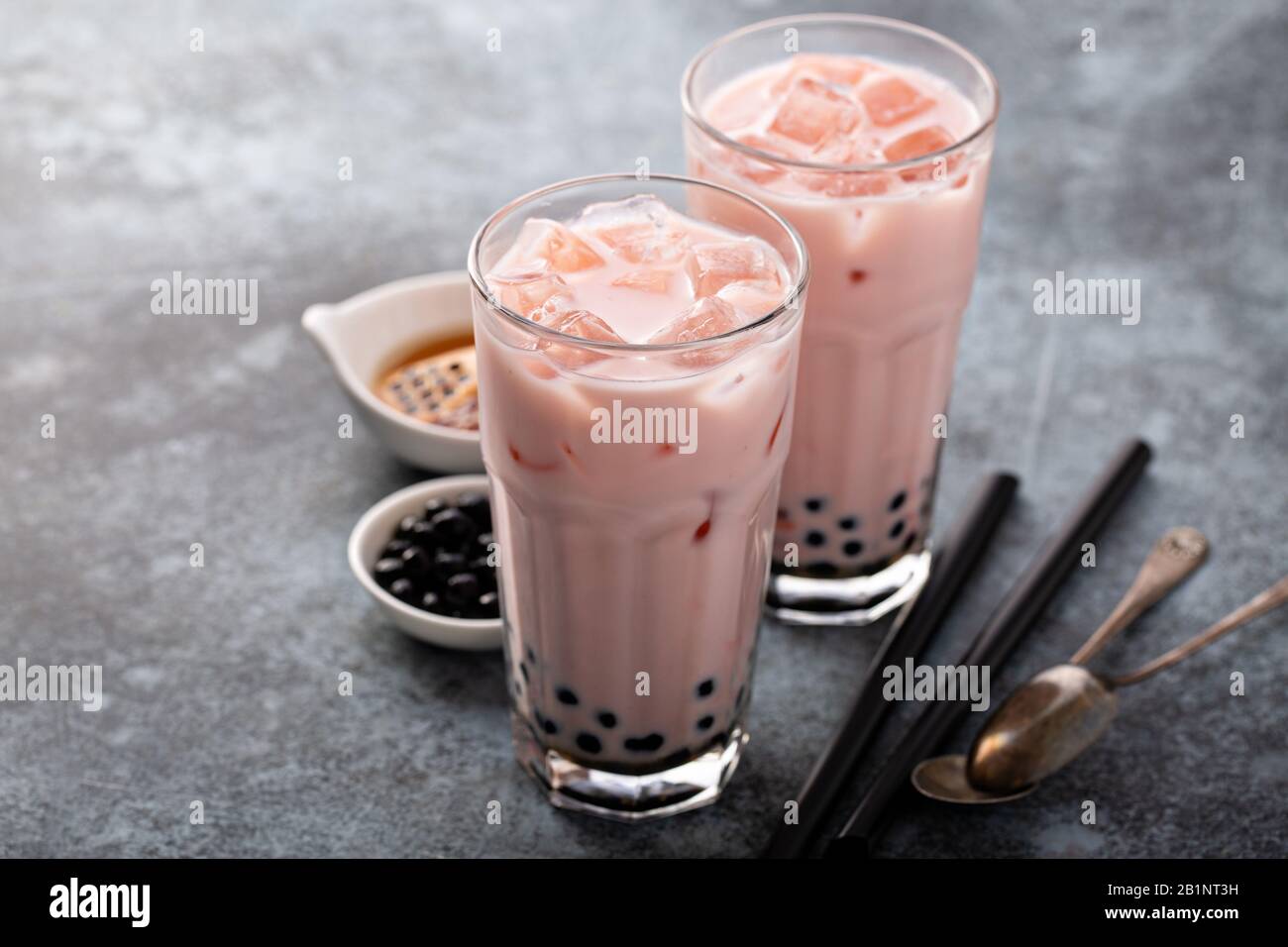 Thé à bulles maison au lait de fraise Banque D'Images