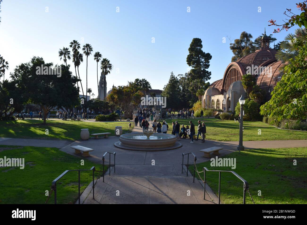 Vue sur l'étang de Lily et le jardin botanique. Balboa Park, San Diego. Banque D'Images