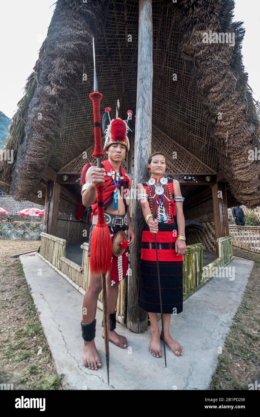 01 Décembre 2013, Nagaland, Inde. Jeune Couple Naga, Festival Hornbill Banque D'Images