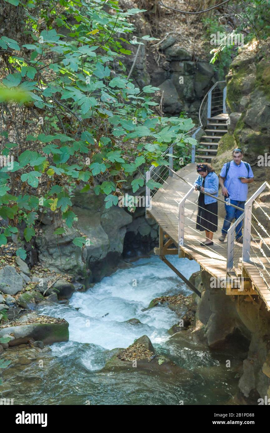 Bach Hermon Mit Banias Fall, Golanhöhen, Israël Banque D'Images