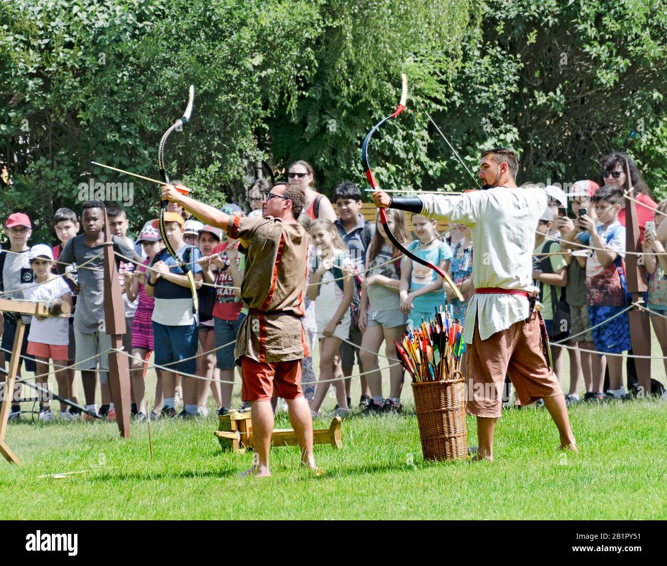Des réacteurs qui se sont fait la démonstration des archers romains lors du festival romain de Carnuntum, Autriche Banque D'Images