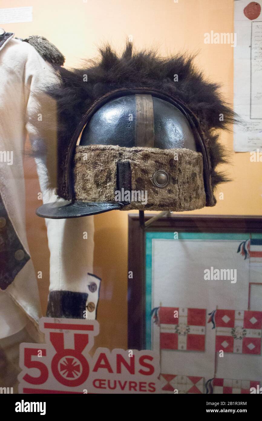 Musée de l'Emperi, salon-de-Provence : casque d'infanterie 1791-1795 Banque D'Images