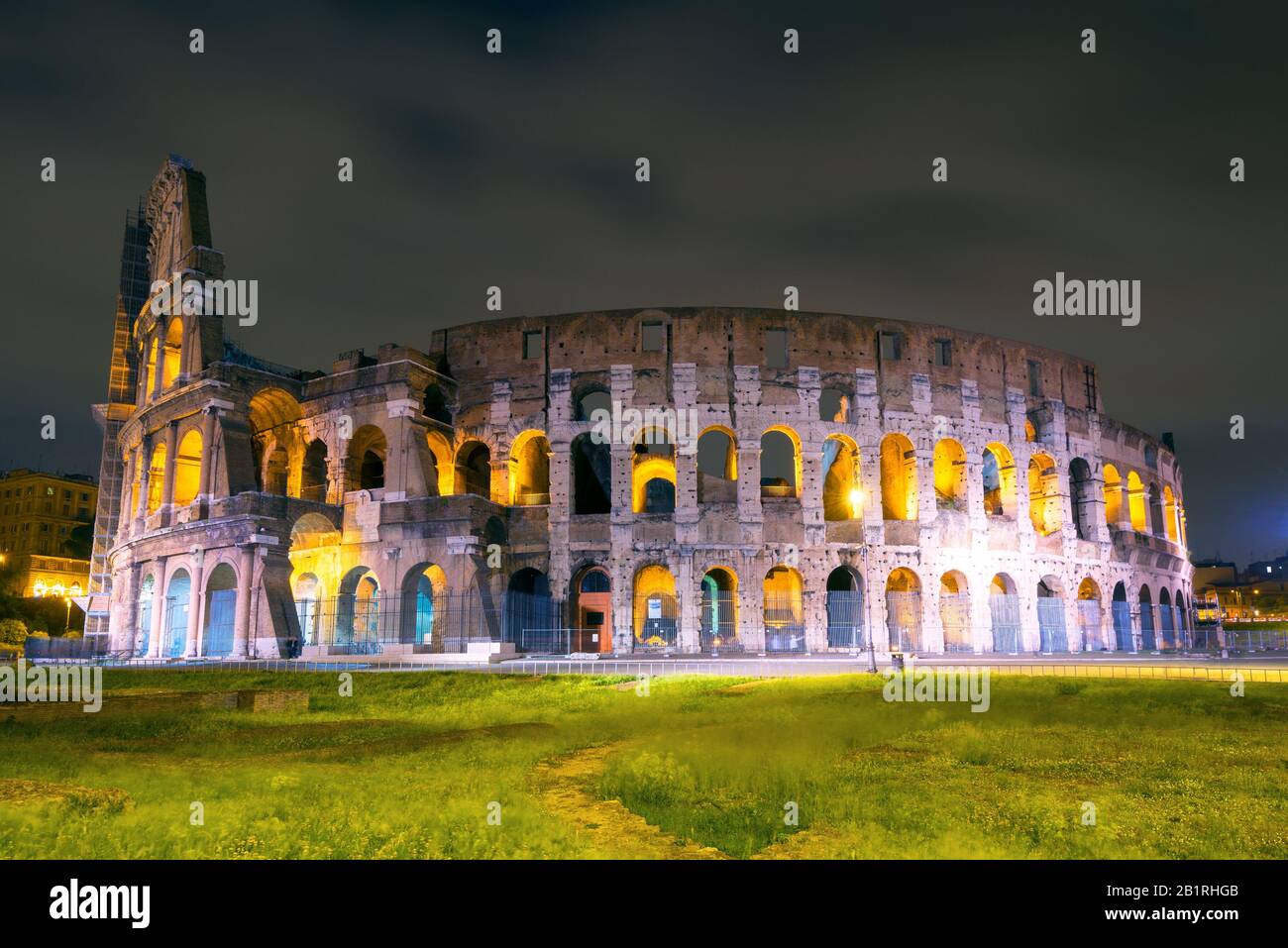 Colisée (Colisée) la nuit à Rome, Italie Banque D'Images