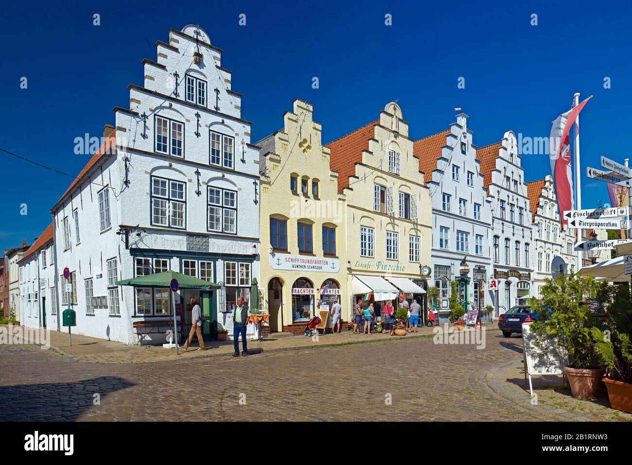 Maisons sur le marché de Friedrichstadt, Frise du Nord, Schleswig-Holstein, Allemagne, Banque D'Images