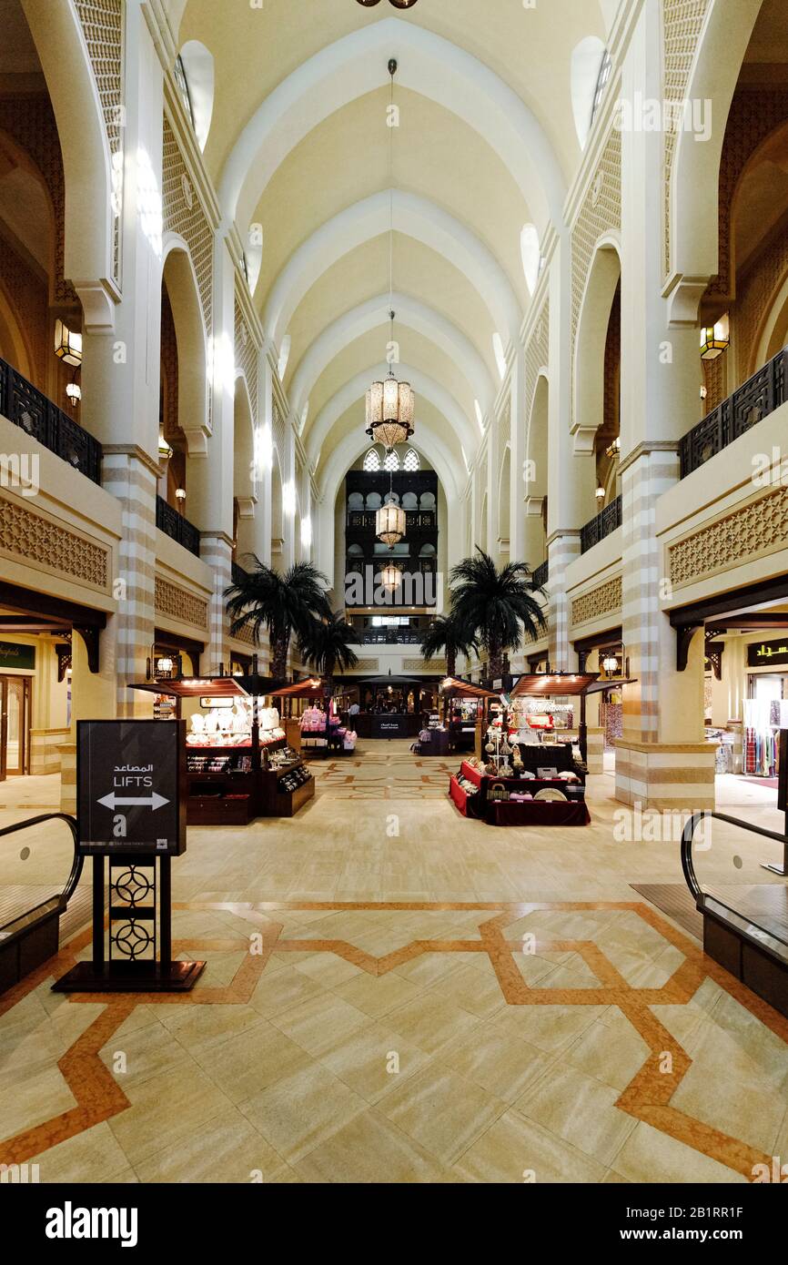 Souk-al-Bahar, à l'extérieur DU CENTRE COMMERCIAL DE DUBAÏ, le plus grand centre commercial au monde, Dubai Business Bay, le centre-ville de Dubaï, Dubaï, Émirats arabes Unis, Moyen-Orient, Banque D'Images