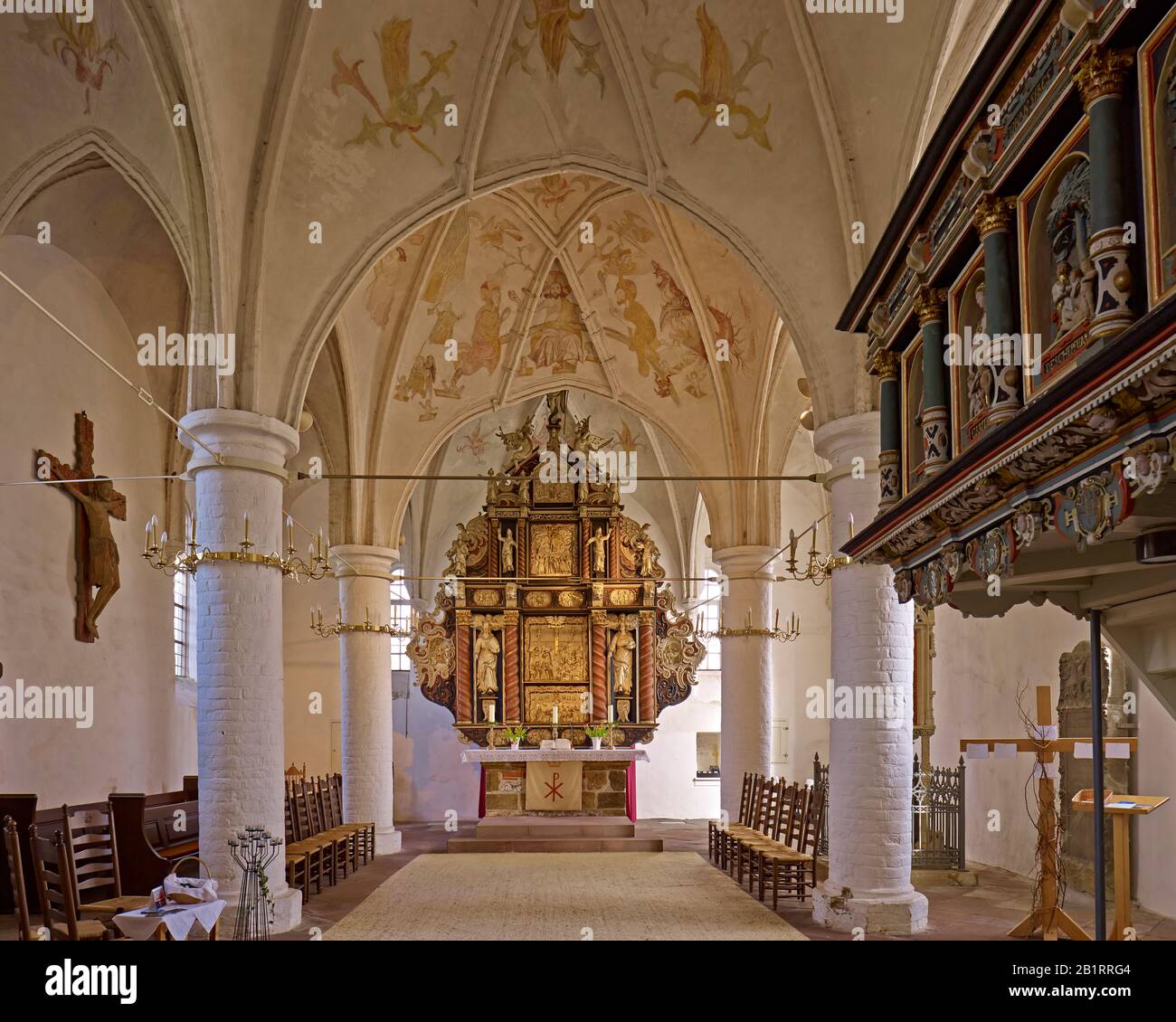 Choeur avec autel de l'église Saint-Urbanus à Dorum, Land Wursten, quartier de Cuxhaven, Basse-Saxe, Allemagne, Banque D'Images