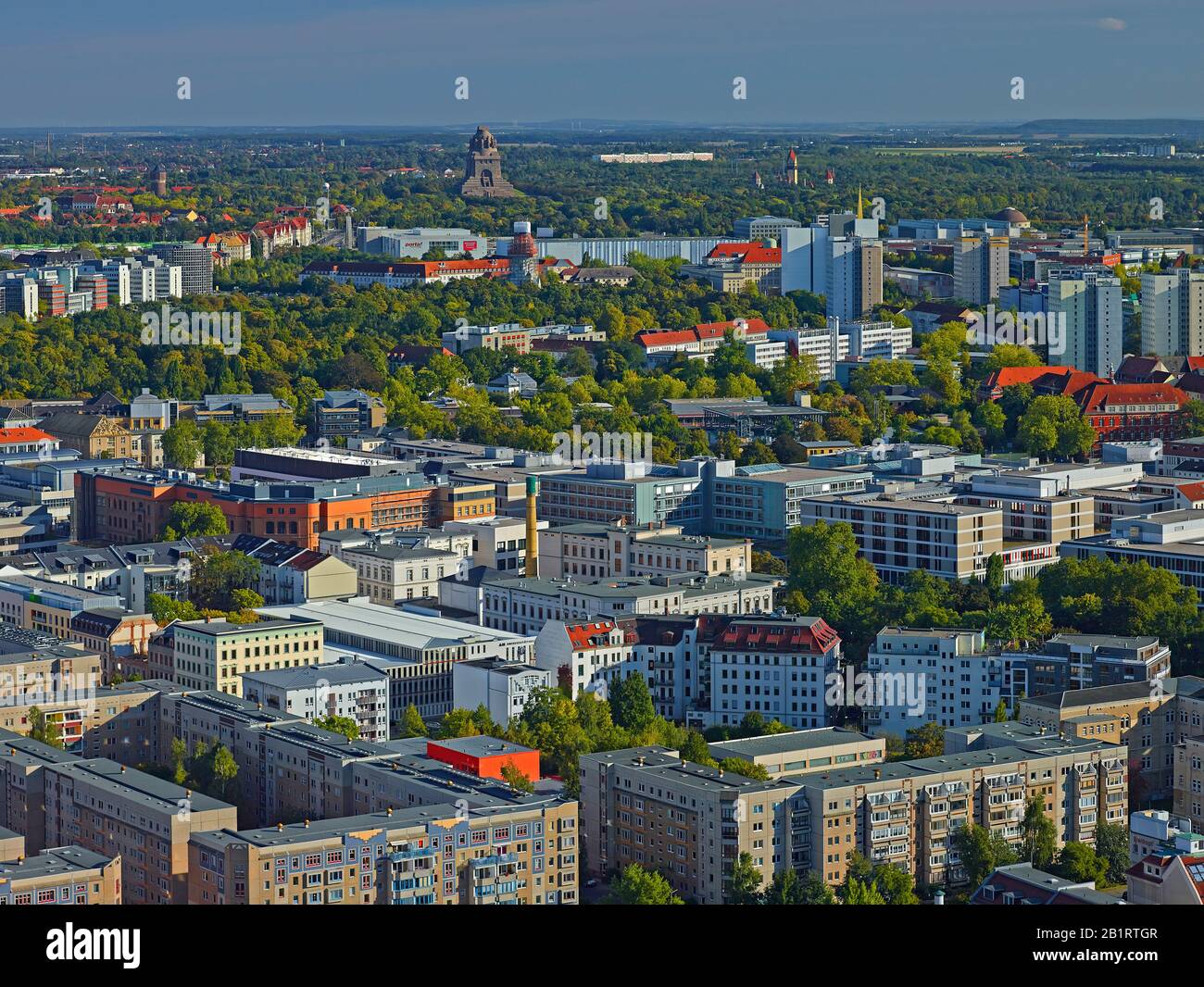 Vue panoramique sur Leipzig en direction du monument de la Bataille des Nations, Saxe, Allemagne Banque D'Images