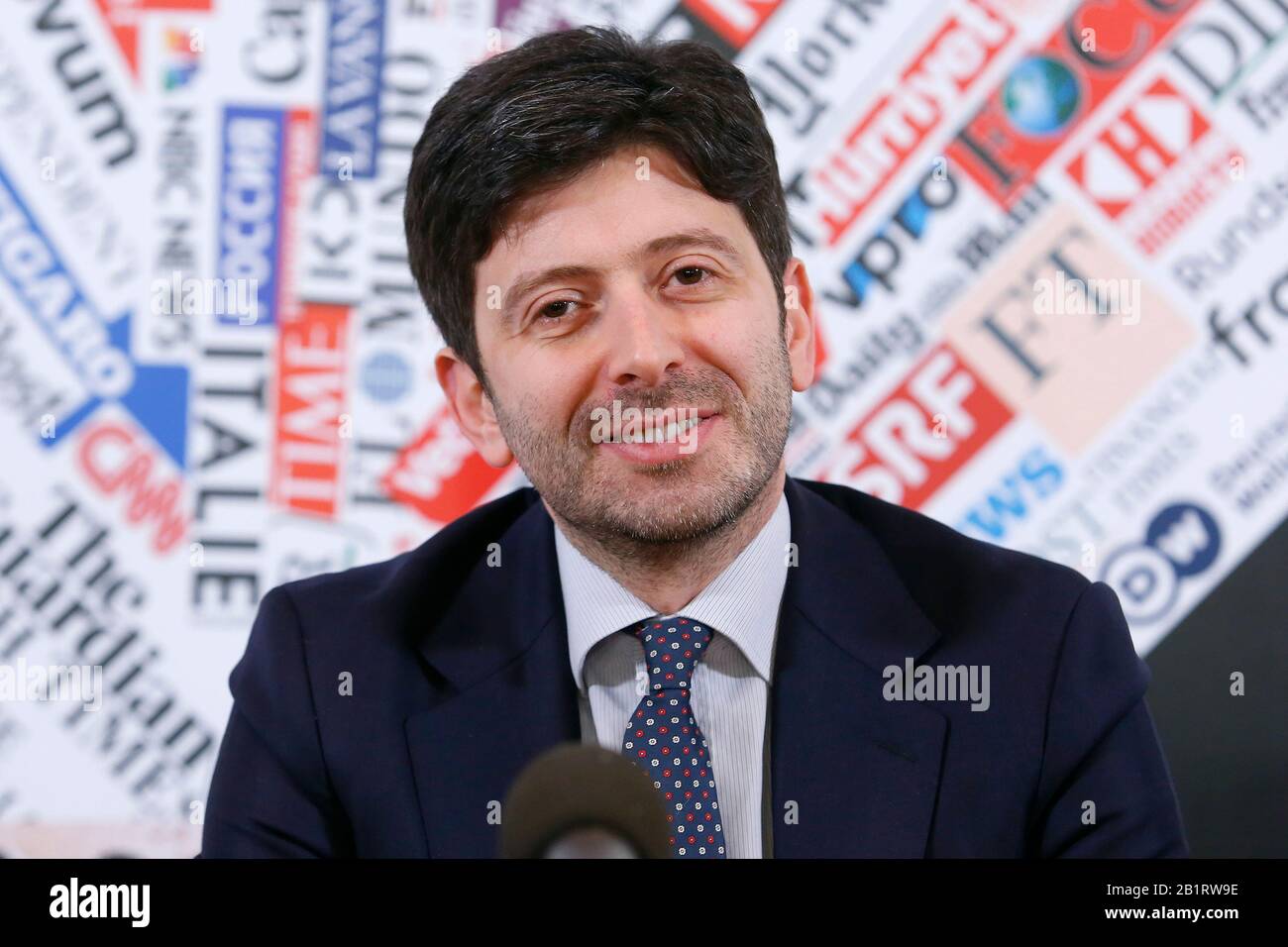 Rome, Italie. 27 février 2020. Le ministre italien de la Santé Roberto Speranza Rome 27 février 2020. Conférence de presse de l'Association de presse étrangère sur le coronavirus (Covid-19). Le gouvernement italien tente de calmer les craintes concernant le déclenchement de la grippe, afin d'éviter une chute du tourisme et des relations commerciales. Photo Samantha Zucchi Insidefoto Crédit: Insidefoto Srl/Alay Live News Banque D'Images
