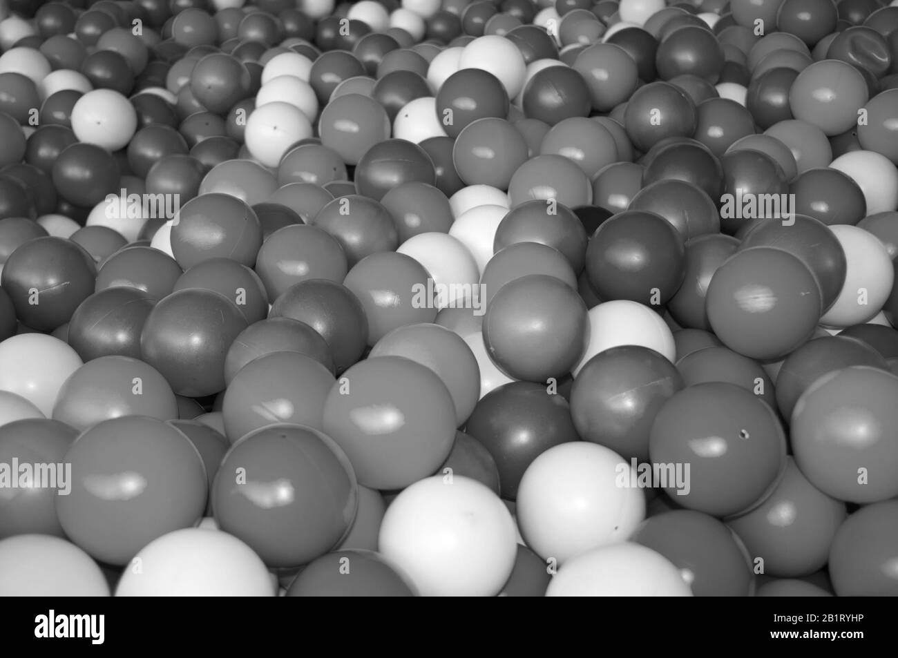 Boules blanches noires grises pour le massage à sec. Photo en noir et blanc. Banque D'Images