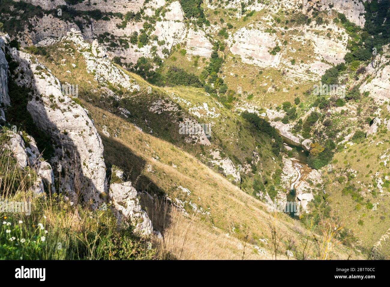 Blick in die Schlucht im Naturachutzgebiet Cavagrande del Cassibile, Sizilien, Italien, Europa | Canyon de la réserve naturelle Cavagrande del Cassibi Banque D'Images