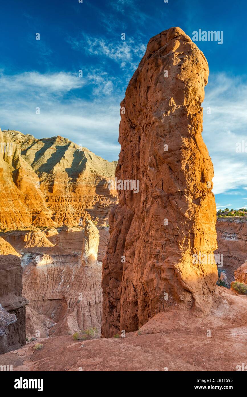 Pinnacle Inside Box Canyon au large de Angels Palace Trail, au coucher du soleil, Kodachrome Basin State Park, Utah, États-Unis Banque D'Images