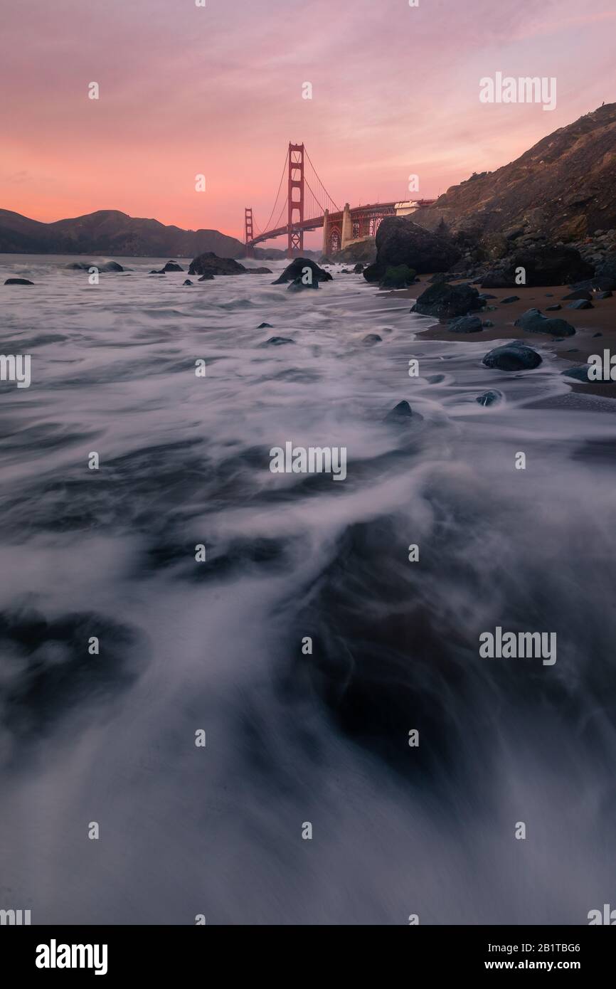 Vue depuis le Golden Gate Bridge à Marshall's Beach à San Francisco, Californie, États-Unis. Banque D'Images