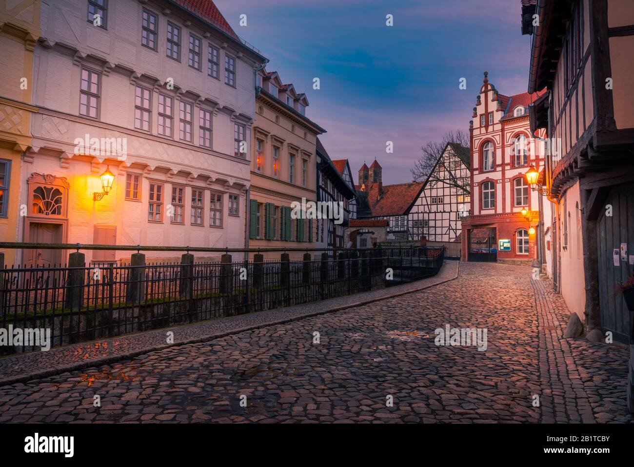 La rue "Word" dans la ville de Quedlinburg, Allemagne en début de matinée Banque D'Images