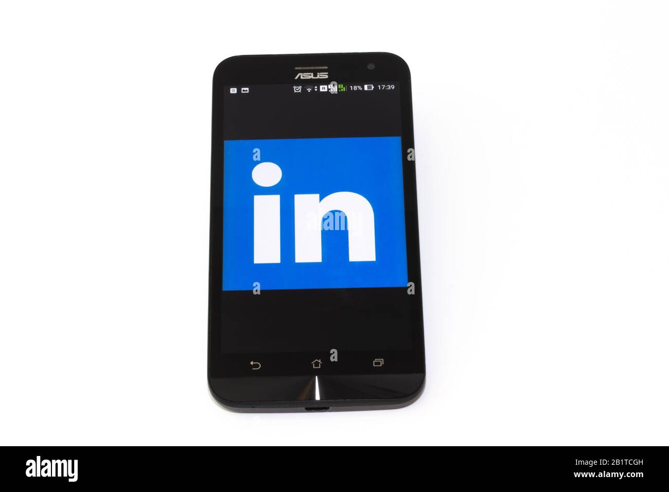 Kouvola, Finlande - 23 janvier 2020: Logo de l'application LinkedIn sur l'écran du smartphone Asus Banque D'Images