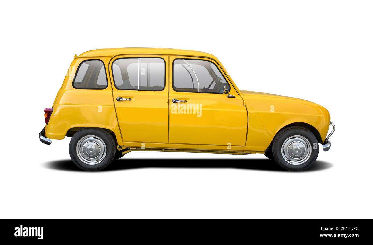 Vue latérale de la voiture française jaune classique isolée sur le blanc Banque D'Images