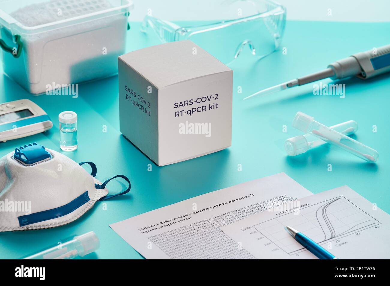 Kit de diagnostic pcr SRAS-COV-2. Il s'agit d'un kit RT-qPCR pour la transcription inverse en temps réel et l'amplification des fragments d'ADN détectant une région spécifique de Banque D'Images