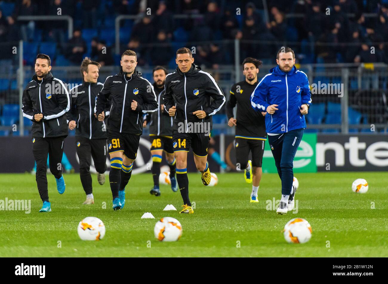 St Jakob Park, Bâle, Suisse. 27 février 2020. UEFA Europa League Football, FC Basel contre APOEL Nicosie ; l'équipe APOEL Nicosie se réchauffe avant le match crédit: Action plus Sports/Alay Live News Banque D'Images