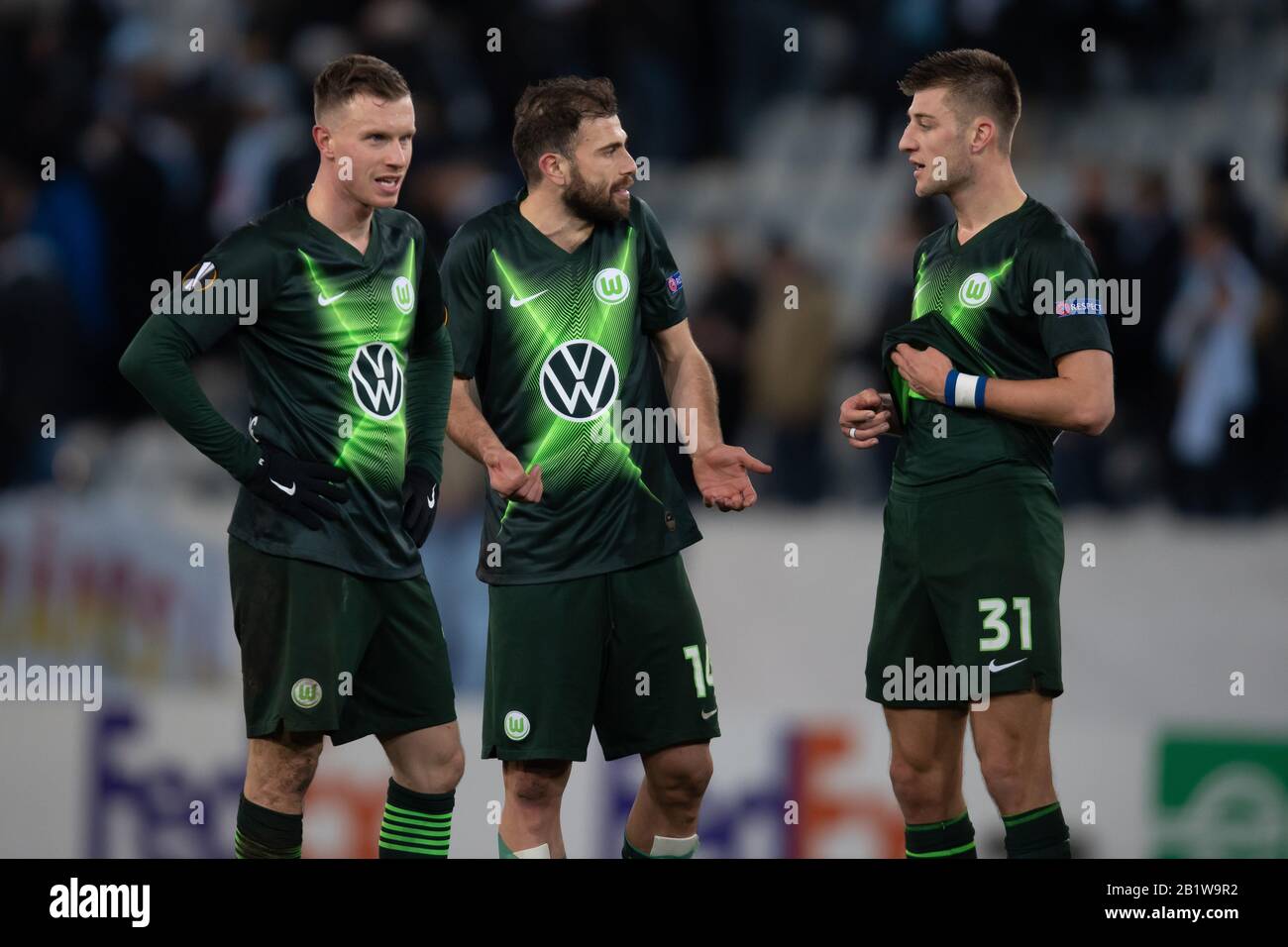 Malmö, Suède. 27 février 2020. Europa League, Malmö FF - VFL Wolfsburg, match intermédiaire, retour au nouveau stade de Malmö. Yannick Gerhardt (l-r), l'amiral Mehmedi de Wolfsburg et Robin Knoche de Wolfsburg sont sur le terrain après le match. Photo: Swen Pförtner/dpa Credit: DPA Picture Alliance/Alay Live News Banque D'Images