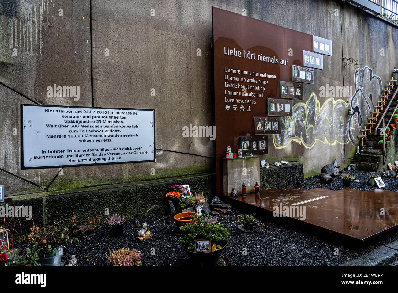 Mémorial des victimes de la catastrophe de la Parade de de l'Amour, 24 juin 2010, dans laquelle 21 personnes sont mortes et plus de 500 ont été grièvement blessées, sur le site du TH Banque D'Images