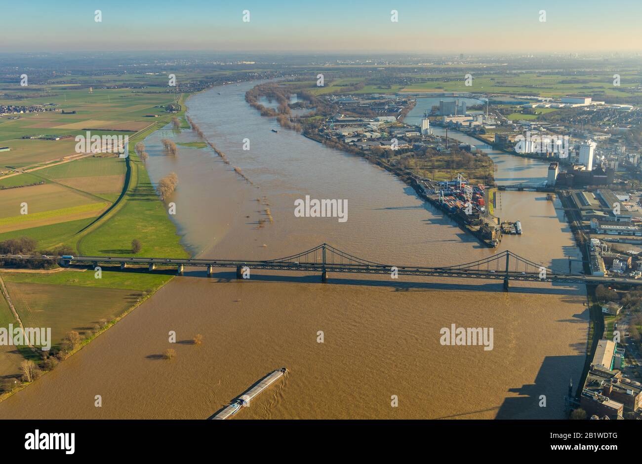 Photo Aérienne, Rhin, Pont Du Rhin Uerdinger, Kct Krefelder Container Terminal, Duisburg, Ruhr Area, Rhénanie-Du-Nord-Westphalie, Allemagne, Bridge, De, Banque D'Images